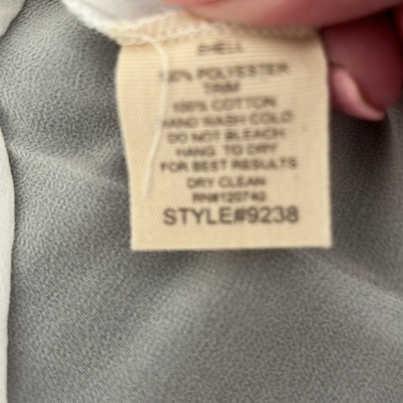 Hem & Thread Women’s Ivory Sleeveless Blouse With Lace Size Large NWT - Picture 8 of 9